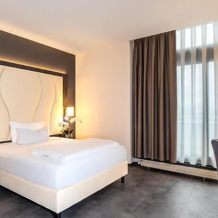 Szálloda Western Plaza 4*