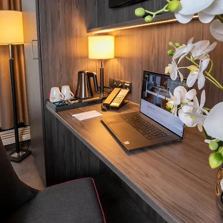 Western Plaza Szálloda 4*