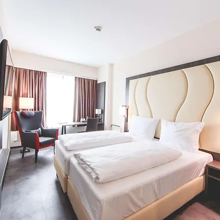 Western Plaza Szálloda 4*